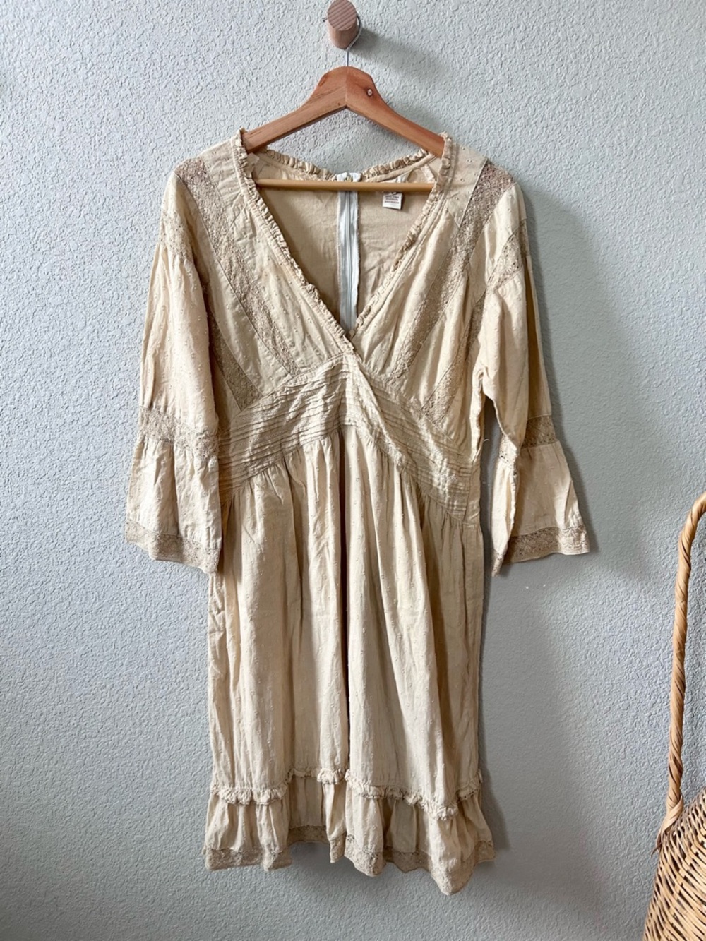 Sundance Tan 100% Cotton Boho Dress Size Large Ruffles V Neck Knee Length